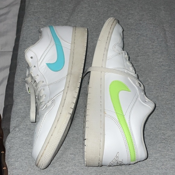 Nike Air Jordan 1 Low Men's 9 white neon Multi-Color Swoosh Sneakers CW7033-100
